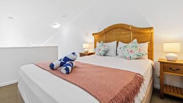 Phòng Deluxe, 1 phòng ngủ | Trang bị nội thất với thiết kế riêng biệt, màn/rèm cản sáng