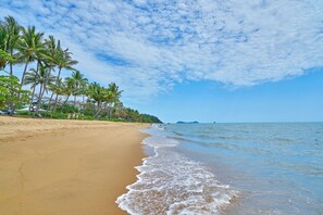 Gần bãi biển 