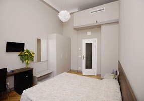 1 bedroom, premium bedding, down comforters, memory foam beds