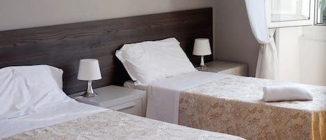 Dreibettzimmer | Hochwertige Bettwaren, Daunenbettdecken