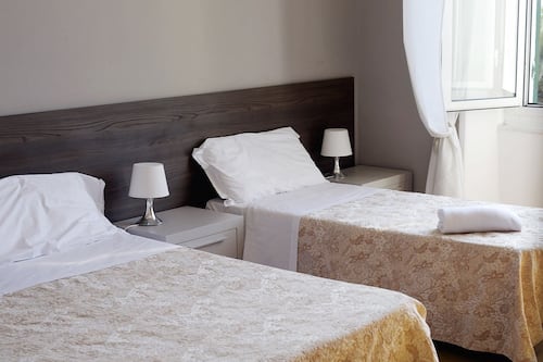 Dreibettzimmer | Hochwertige Bettwaren, Daunenbettdecken