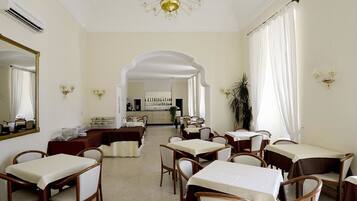 Ilmainen päivittäinen buffetaamiainen