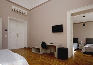 Habitación familiar | Ropa de cama de alta calidad y edredones de plumas