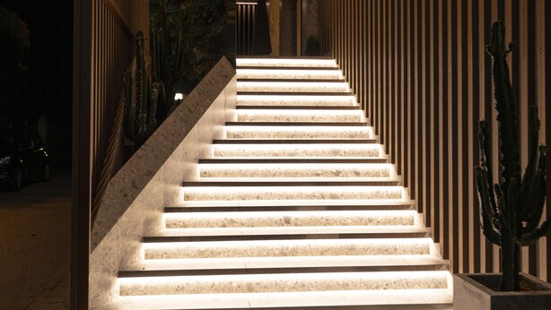 A modern staircase with illuminated steps leading to a landing. - BIO BOUTIQUE HOTEL XU' (Rimini)
