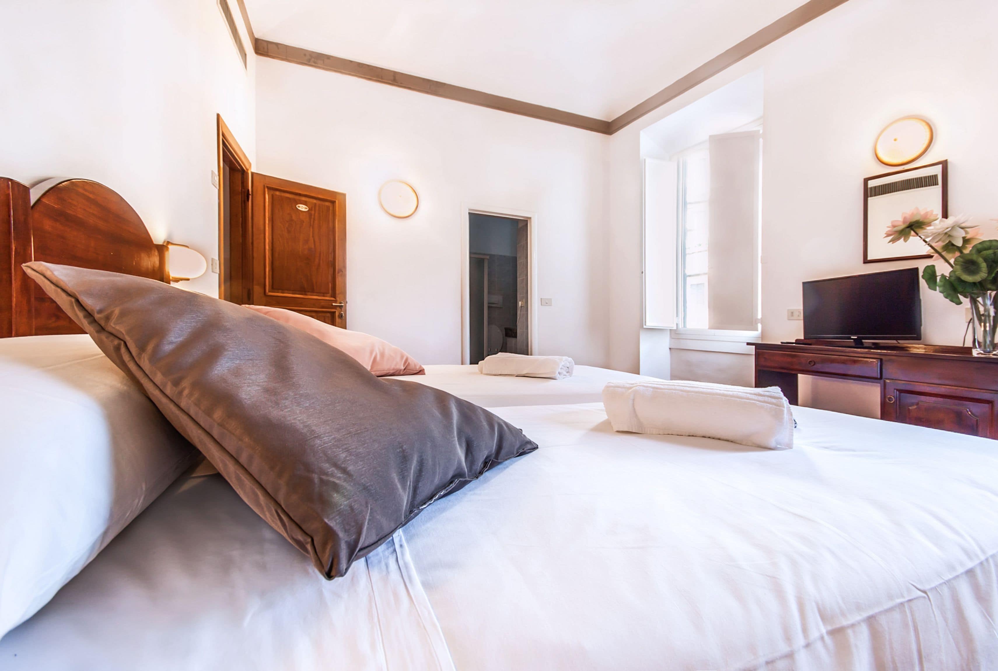 triple room | 1 bedroom, minibar, in-room safe, desk