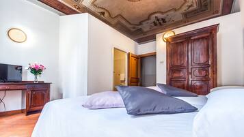 Camera doppia | Minibar, una cassaforte in camera, una scrivania, insonorizzazione