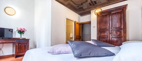 Double Room | Minibar, in-room safe, desk, soundproofing