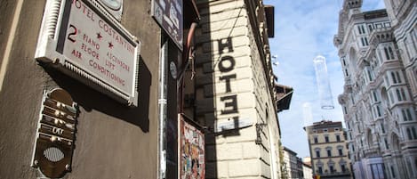 Fachada de la propiedad