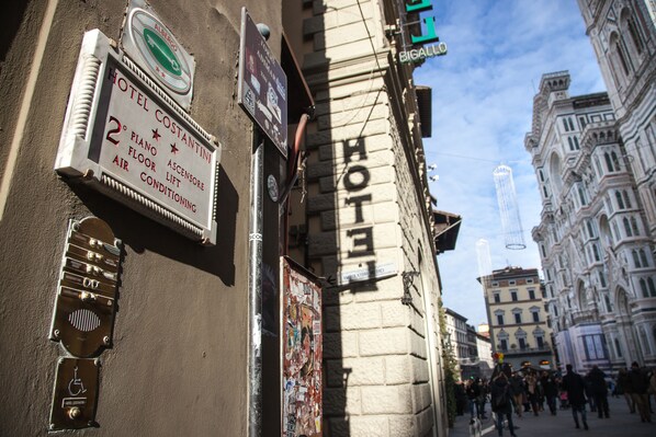 Front of property - Hotel Costantini (Florence)