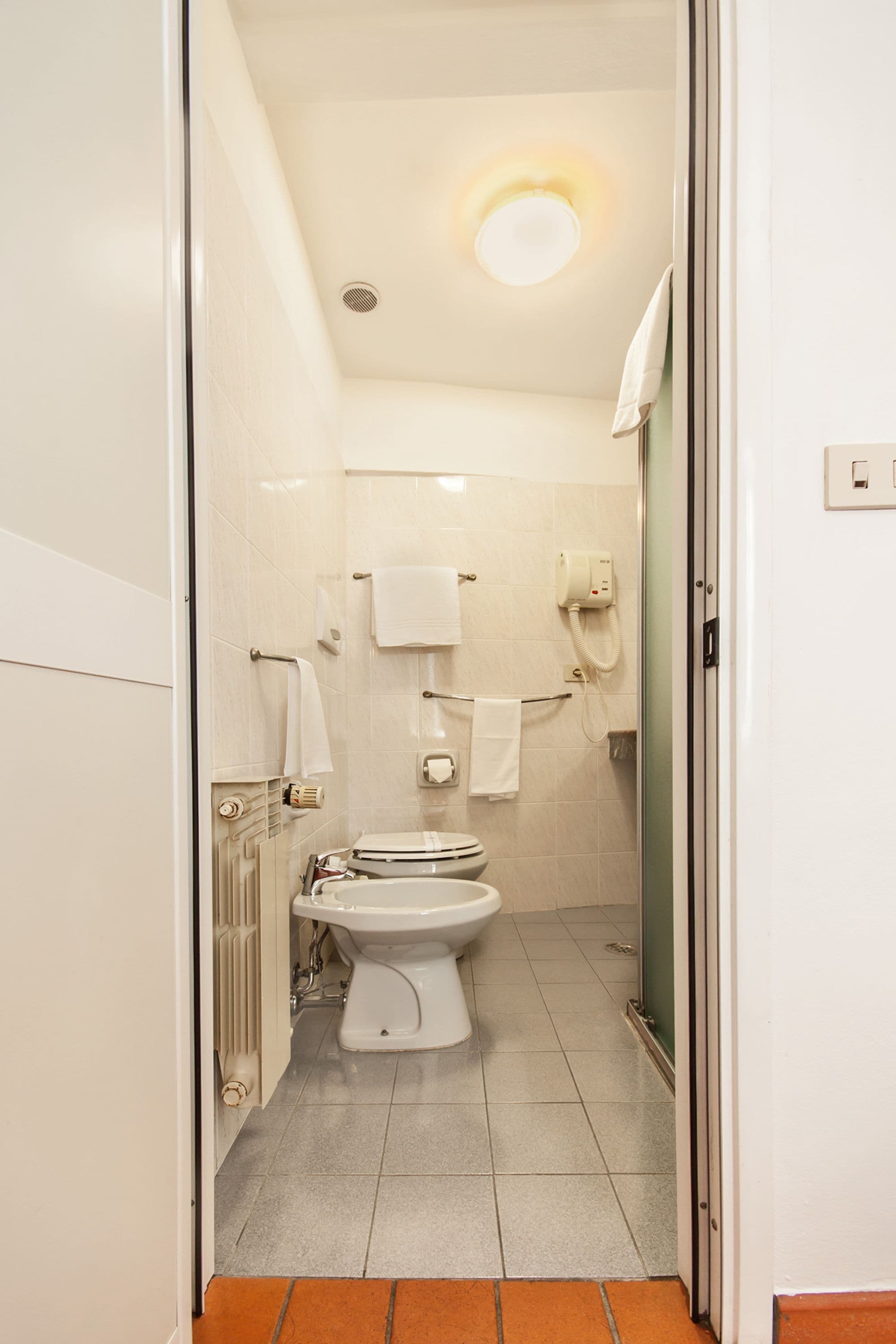 single room | bathroom | shower, free toiletries, hair dryer, bidet