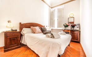 Double Room (Duomo lateral view) | Minibar, in-room safe, desk, soundproofing - Hotel Costantini (Florence)