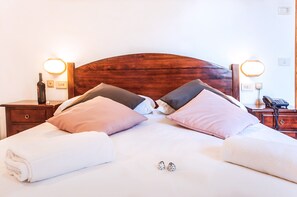 Minibar, in-room safe, desk, soundproofing - Hotel Costantini (Florence)