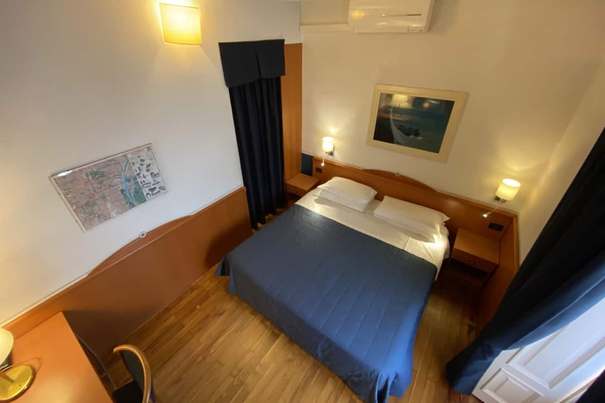 Doppia Standard, 1 camera da letto, bagno in camera (10) | 1 camera, biancheria da letto di alta qualità, minibar