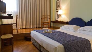 Minibar, in-room safe, desk, free WiFi