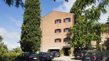 Self parking (EUR 13 per day)