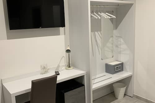 Coffres-forts dans les chambres, bureau, rideaux occultants