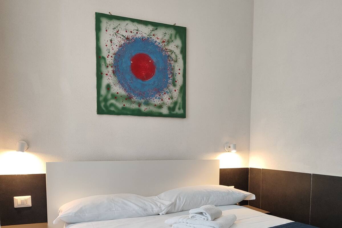 Single Room (small) | In-room safe, soundproofing, WiFi (free), alarm clocks