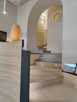 ฝ่ายต้อนรับ