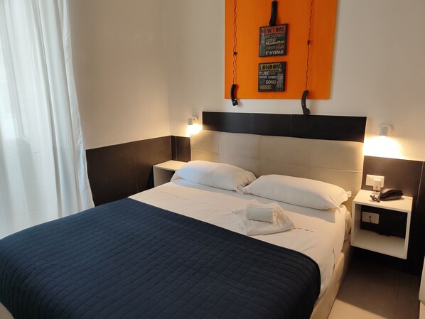 In-room safe, soundproofing, free WiFi, bed sheets