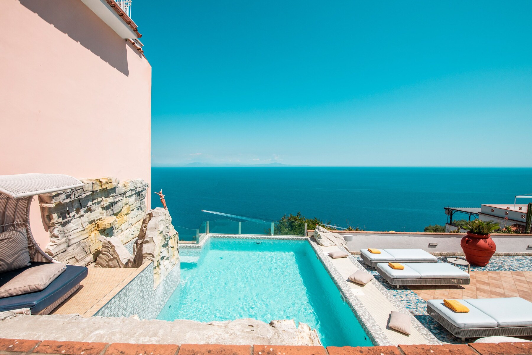 Seasonal outdoor pool, pool umbrellas, sun loungers