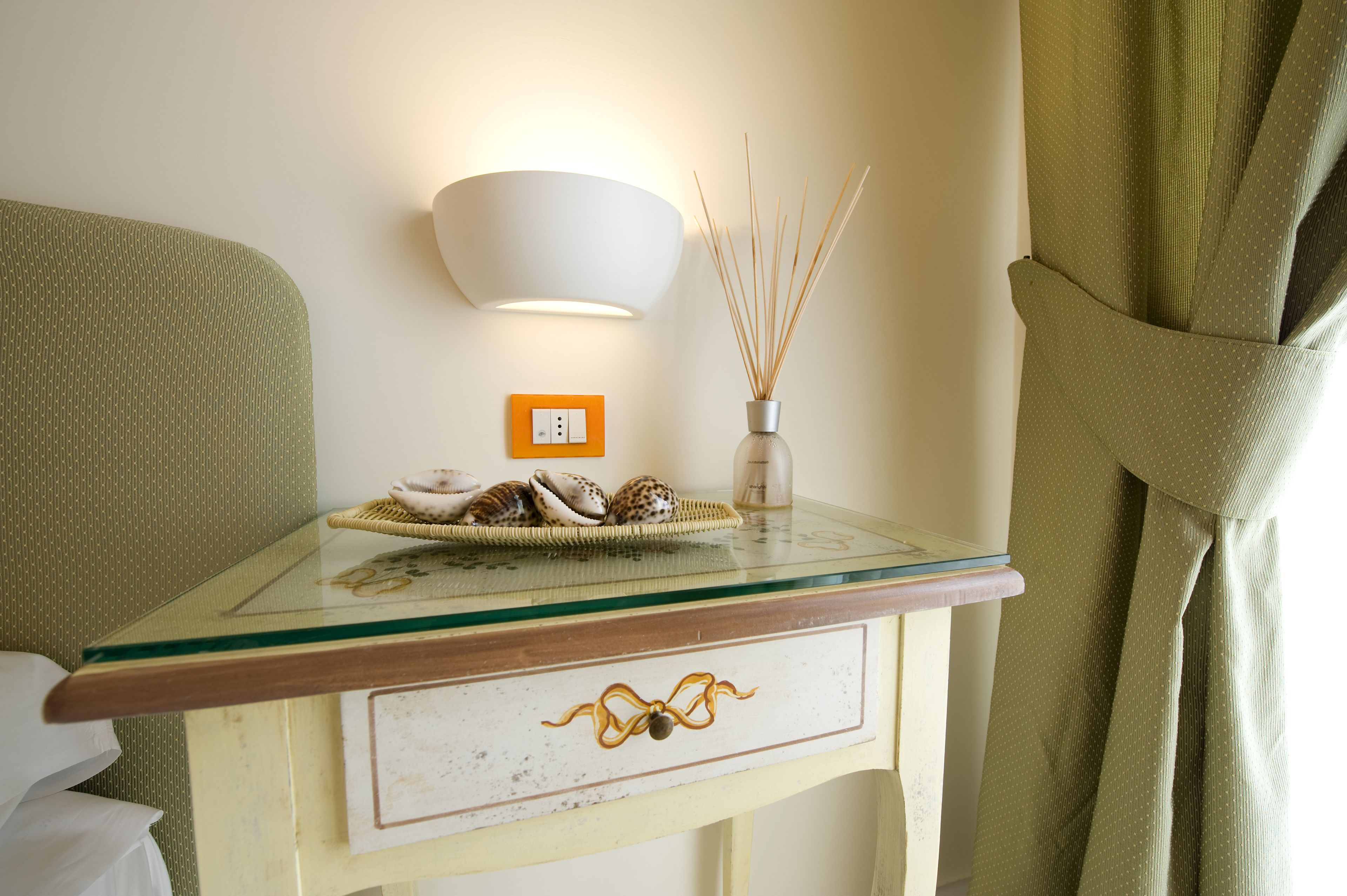 1 bedroom, hypo-allergenic bedding, minibar, in-room safe