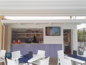 Poolside bar