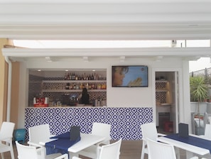 Poolside bar
