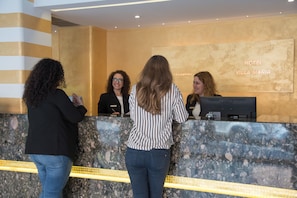 Check-in/check-out kiosk