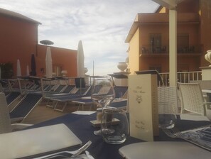 Poolside bar - Hotel Villa Maria (Sorrento)