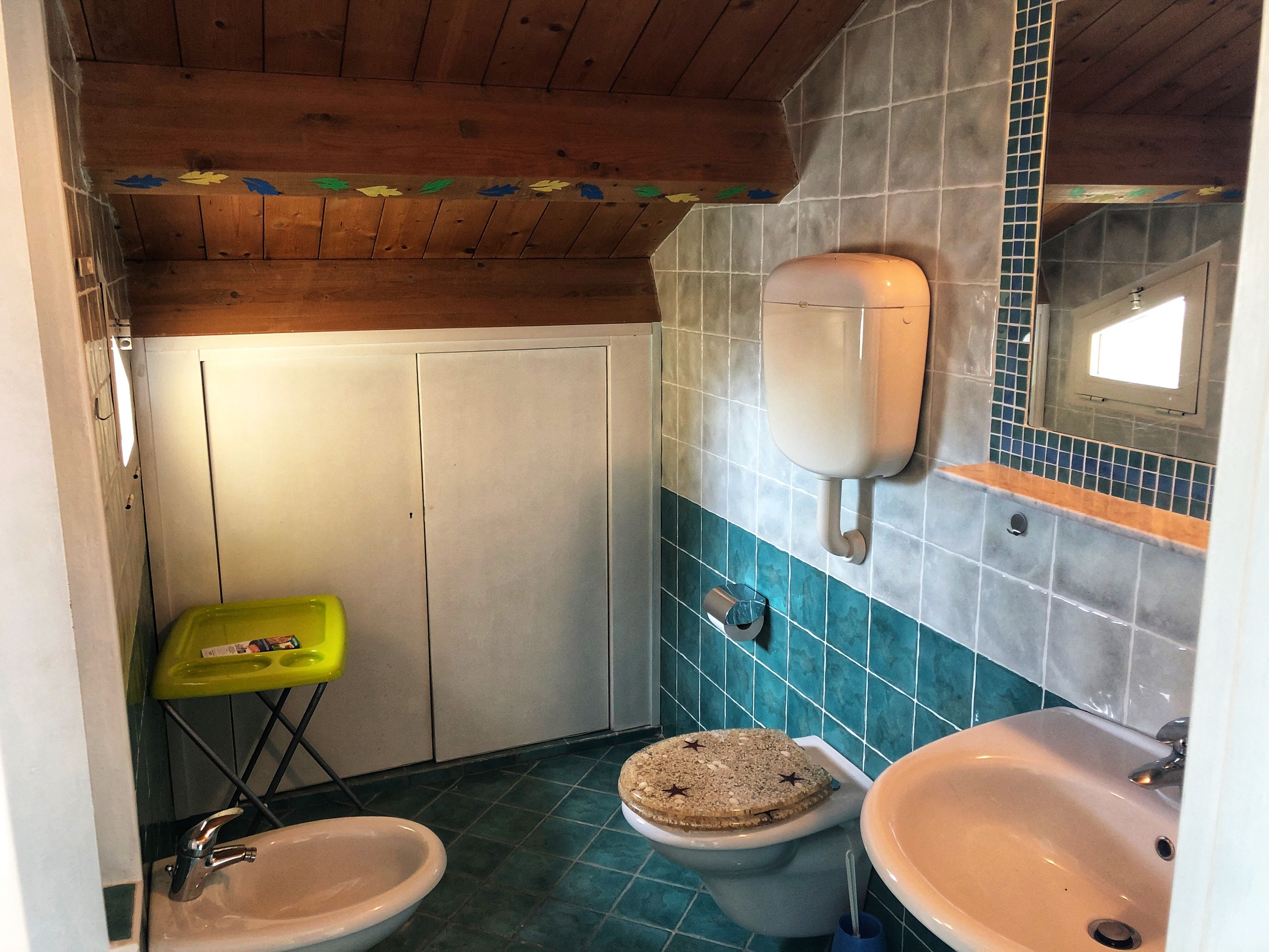 free toiletries, hair dryer, bidet, towels