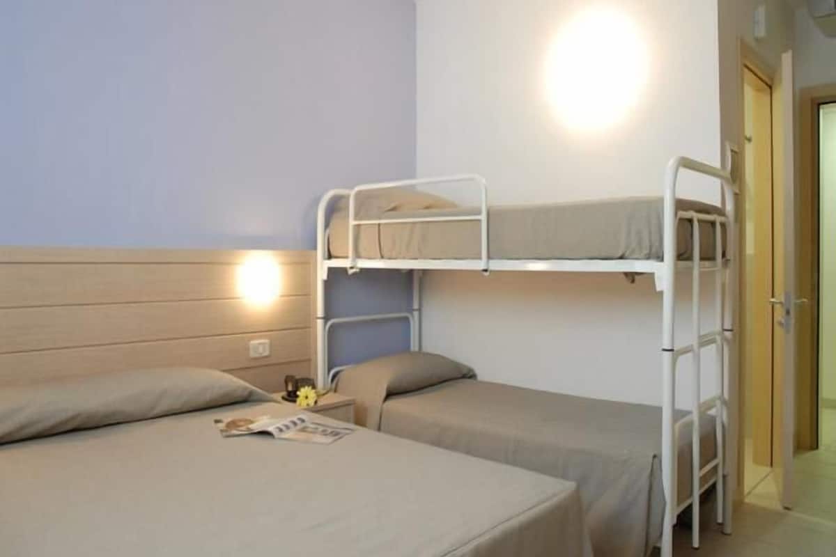 Quadruple Room, Annex Building