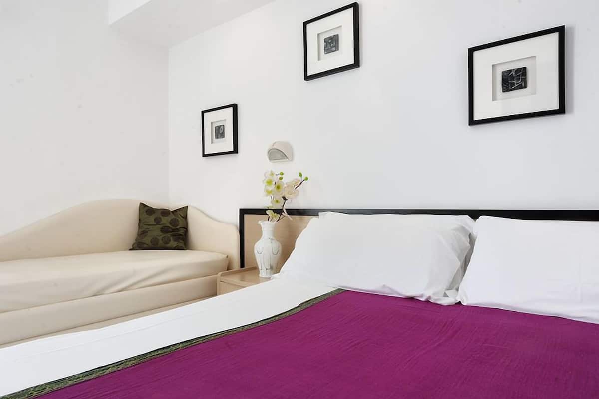 標準客房 | 迷你吧、房內夾萬、摺床/加床 (收費)、免費 Wi-Fi