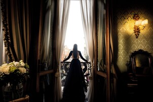 Minibar, caja de seguridad en la habitación y escritorio 