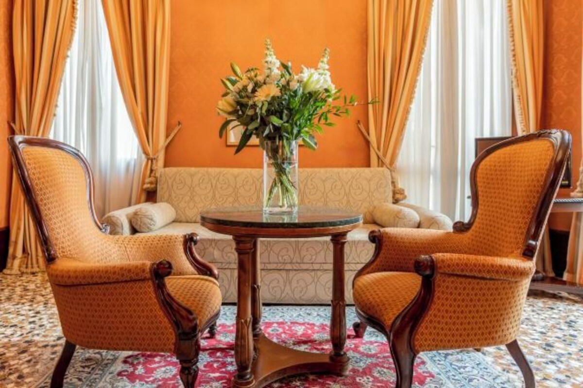Living area | TV