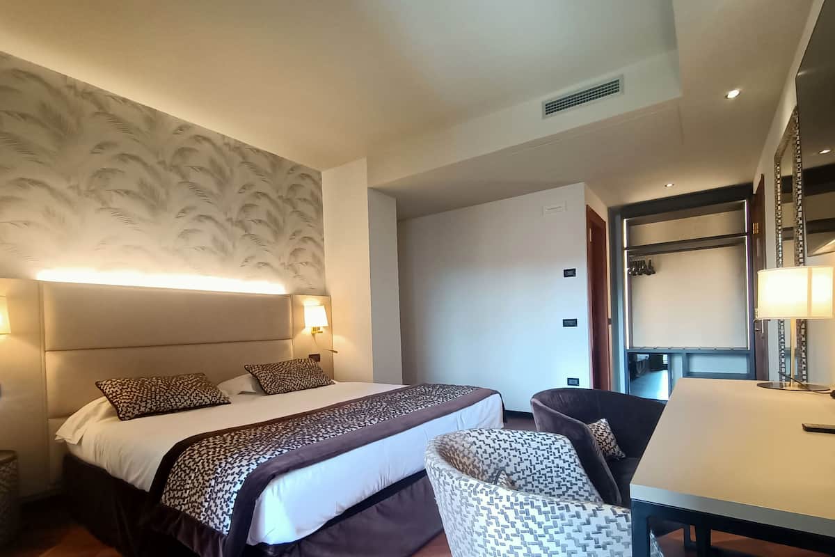 1 habitación, minibar, caja de seguridad en la habitación y escritorio