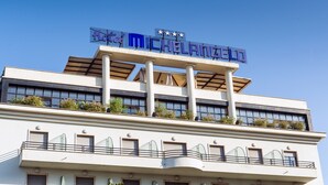 A hotel with a prominent sign reading "Michelangelo Hotel" and a modern architectural design with balconies and large windows. - Hotel Michelangelo Palace (Terni)
