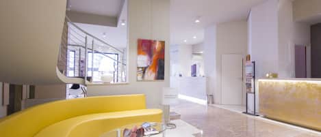 Lobby lounge