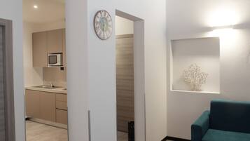 Familien-Suite | Eigene Küche | Wasserkocher mit Kaffee-/Teezubehör, Wasserkocher, Gefrierschrank