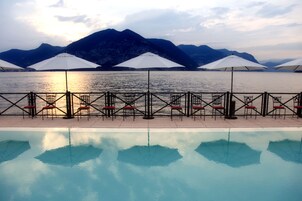 2 outdoor pools, pool umbrellas, sun loungers