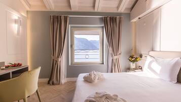 Minibar, Zimmersafe, Schreibtisch, laptopgeeigneter Arbeitsplatz