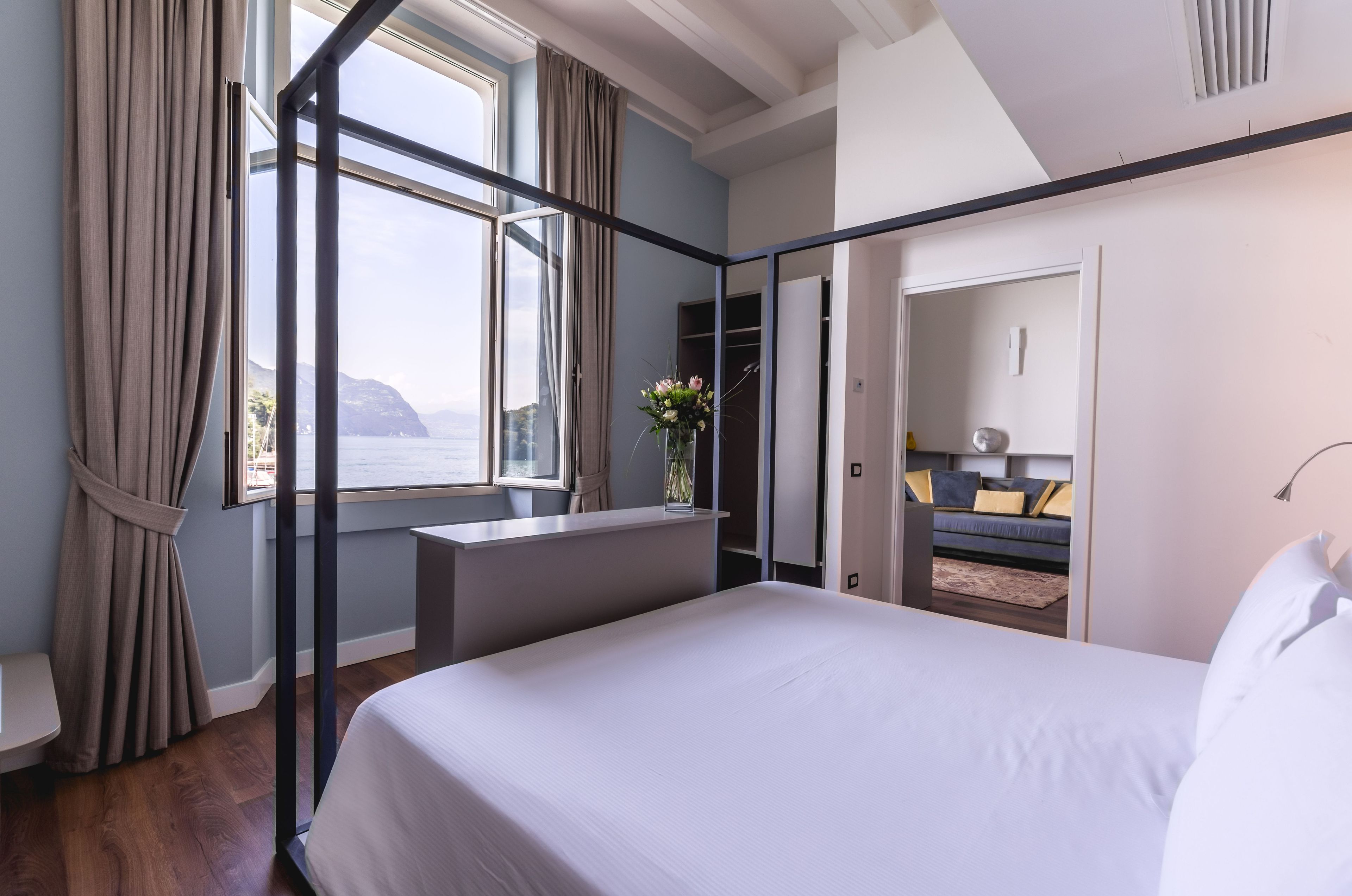 Minibar, Zimmersafe, Schreibtisch, laptopgeeigneter Arbeitsplatz