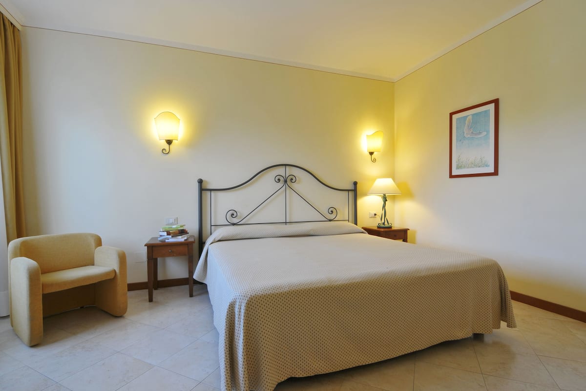 Ropa de cama hipoalergénica y minibar