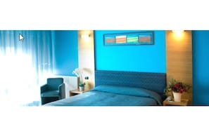 Dreibettzimmer | Minibar, Zimmersafe, Schreibtisch, schallisolierte Zimmer