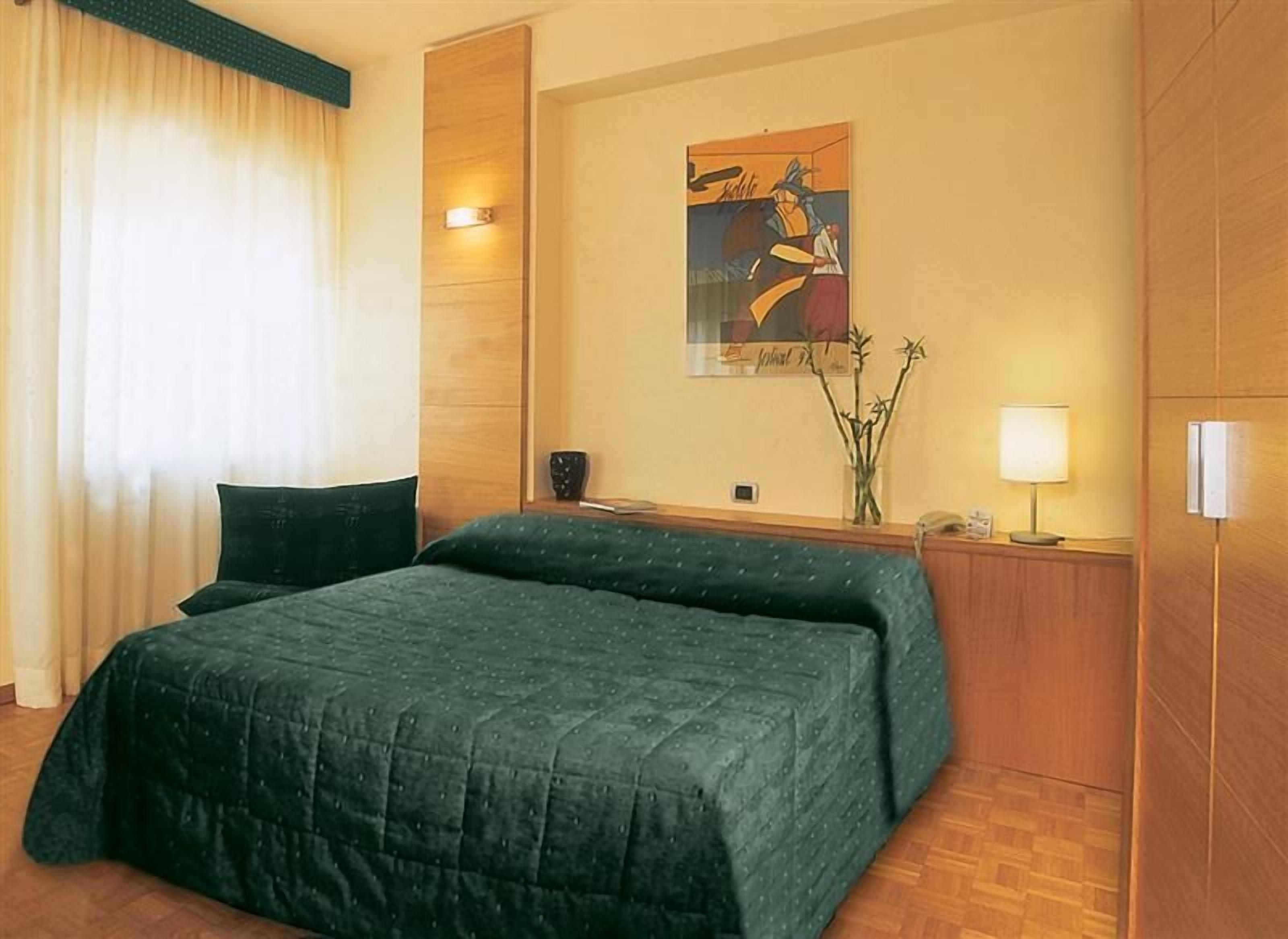 minibar, in-room safe, desk, soundproofing