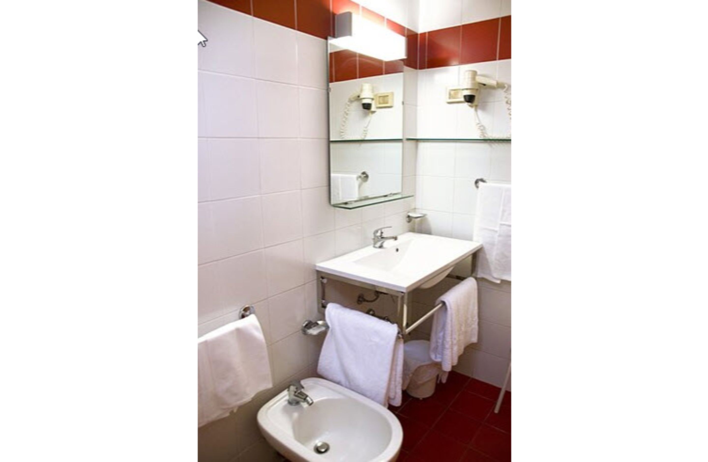 standard double or twin room | bathroom | free toiletries, hair dryer, bidet, towels