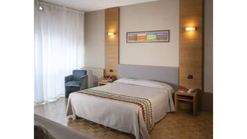 Triple Room | 1 bedroom, minibar, in-room safe, desk