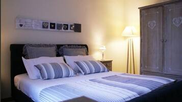 Chambre Premium | Couette en duvet d'oie, coffres-forts dans les chambres, bureau