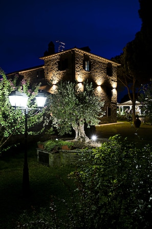 Façade de l’hébergement - soirée/nuit