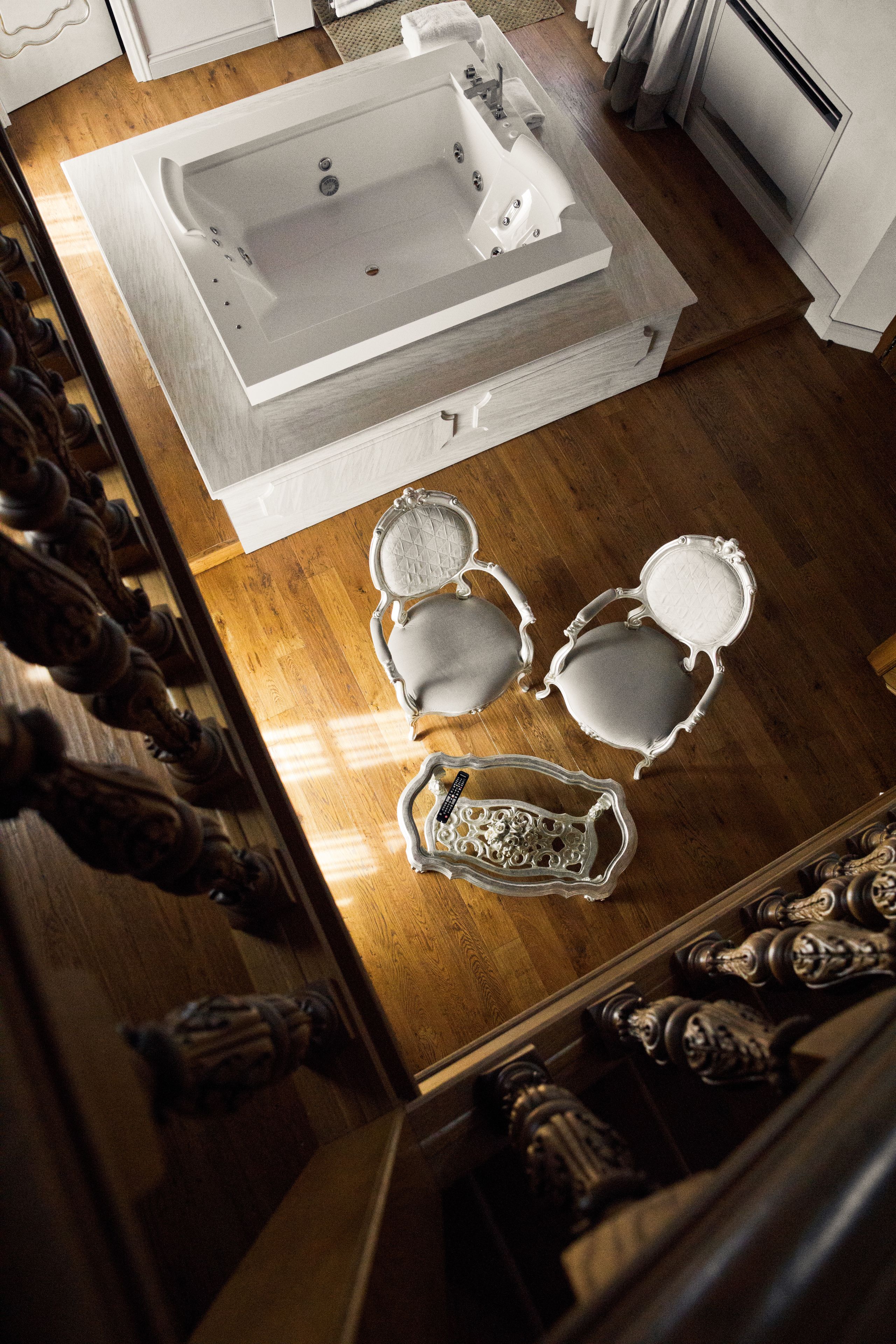 suite exclusive with spa | minibar, in-room safe, individually decorated, individually furnished