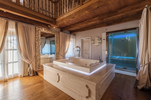 Exclusive-Suite
